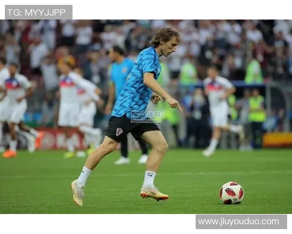 足球明星驾驭豪华载具高清图片展示尽显风采与魅力 足球明星驾驭豪华载具高清图片展示尽显风采与魅力