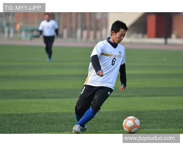 足球明星黄勇的个人简历与精彩瞬间全记录 足球明星黄勇的个人简历与精彩瞬间全记录