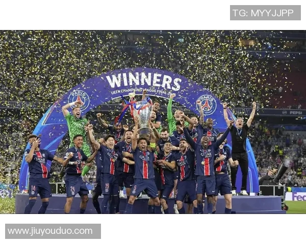 带和字的足球明星们在绿茵场上展现的精彩瞬间与传奇故事