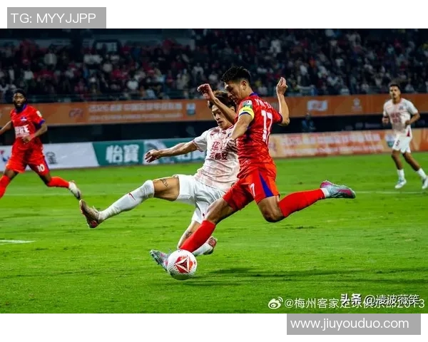 广州恒大力争主场胜利迎战梅州铁汉全力以赴争夺三分之战 广州恒大力争主场胜利迎战梅州铁汉全力以赴争夺三分之战